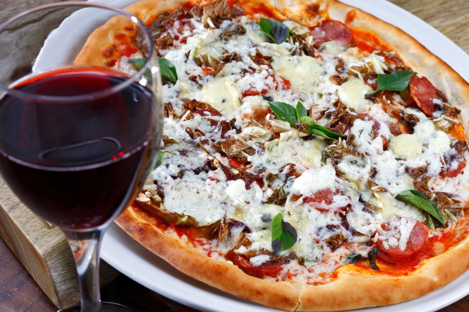 Pairing wine with pizza